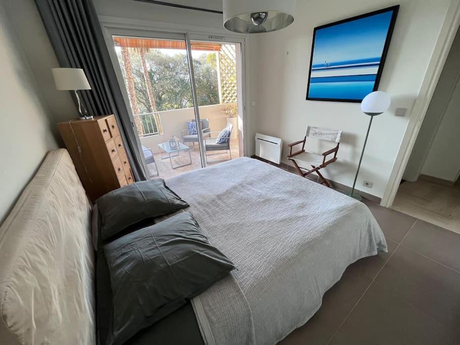 Appartement Avec Terrasse, Vue Jardin Et Piscine Antibes Bagian luar foto