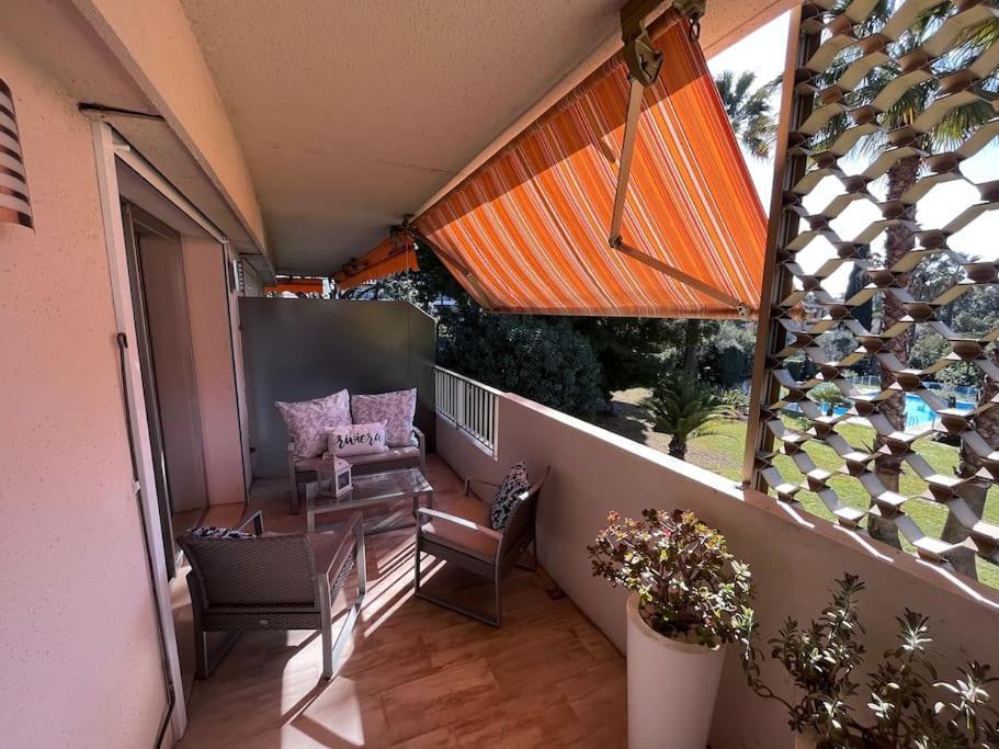 Appartement Avec Terrasse, Vue Jardin Et Piscine Antibes Bagian luar foto