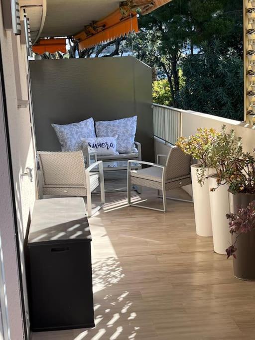 Appartement Avec Terrasse, Vue Jardin Et Piscine Antibes Bagian luar foto
