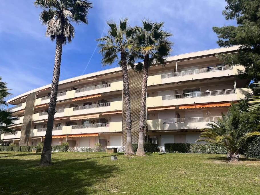 Appartement Avec Terrasse, Vue Jardin Et Piscine Antibes Bagian luar foto