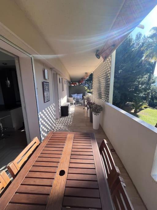 Appartement Avec Terrasse, Vue Jardin Et Piscine Antibes Bagian luar foto