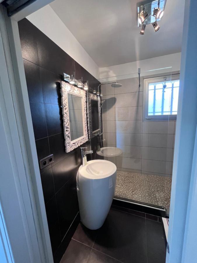 Appartement Avec Terrasse, Vue Jardin Et Piscine Antibes Bagian luar foto