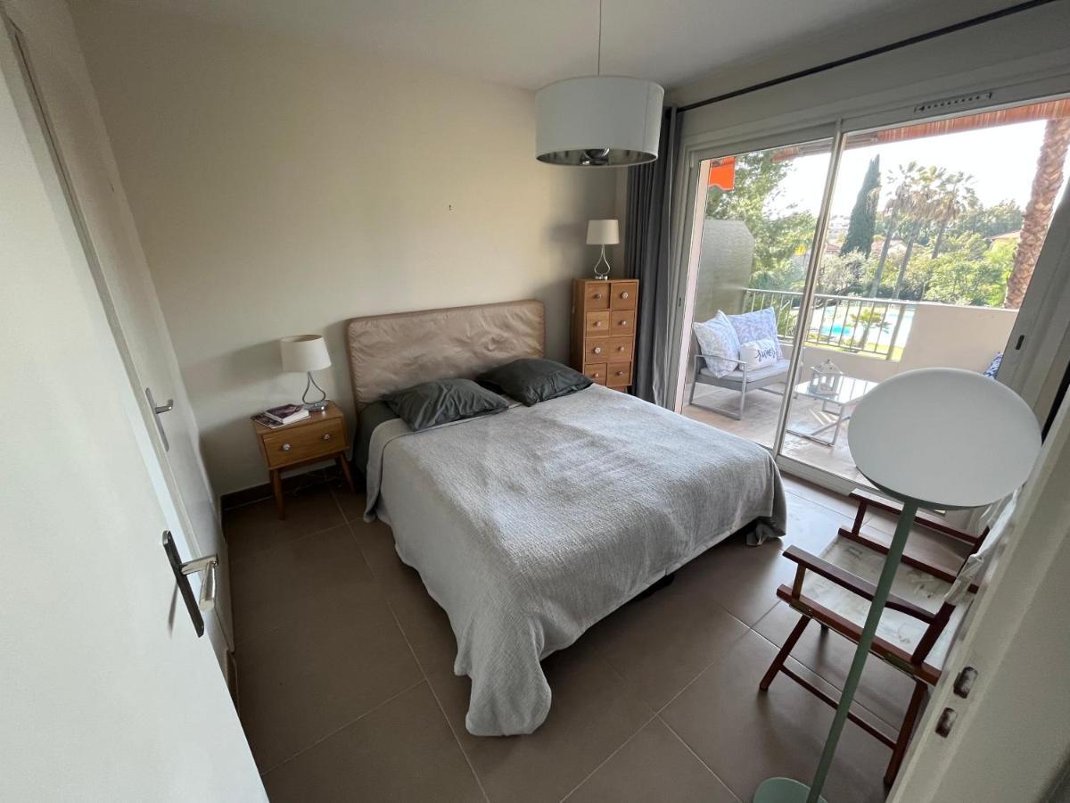 Appartement Avec Terrasse, Vue Jardin Et Piscine Antibes Bagian luar foto
